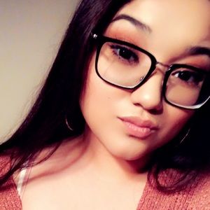 Meet your Posher, Alexia